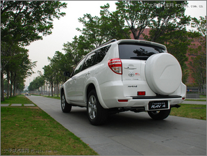 一汽丰田RAV4 2.4L豪华版