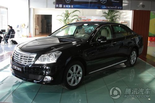 2010款 新皇冠 V6 3.0L Royal Saloon 实拍图