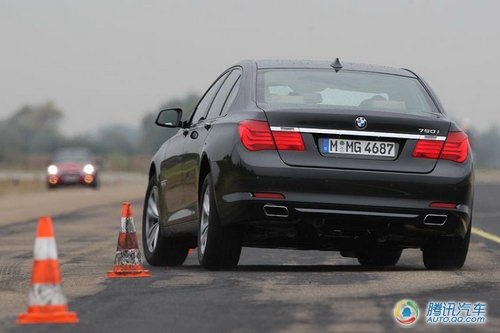 豪车也四驱 Panamera4S对比750Li xDrive