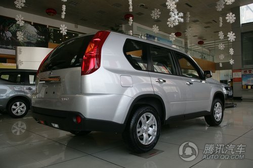 2010款 奇骏 2.0L XE 舒适版 MT 4WD实拍图