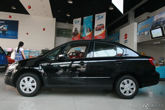 2010款 铃木天语 SX4三厢1.6L MT超值版 实拍