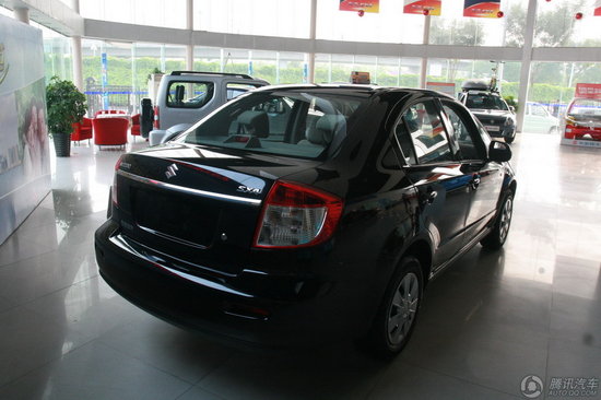 2010款 铃木天语 SX4三厢1.6L MT超值版 实拍