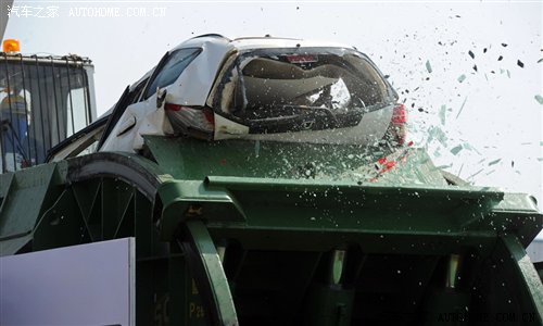 总数1055台 本田在泰国砸毁受灾新车 汽车之家