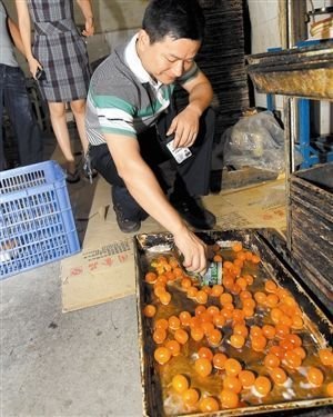 黑作坊臭蛋黄霉面包造月饼包装印QS标志