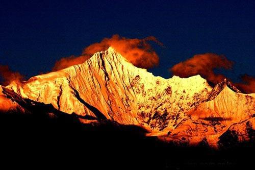 梅里雪山(图片来源：弟鬼的博客)