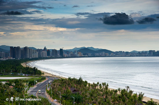 新浪旅游配图：美丽的三亚湾 摄影：老湖