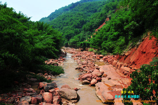 新浪旅游配图：红石野谷 摄影：秋水长天